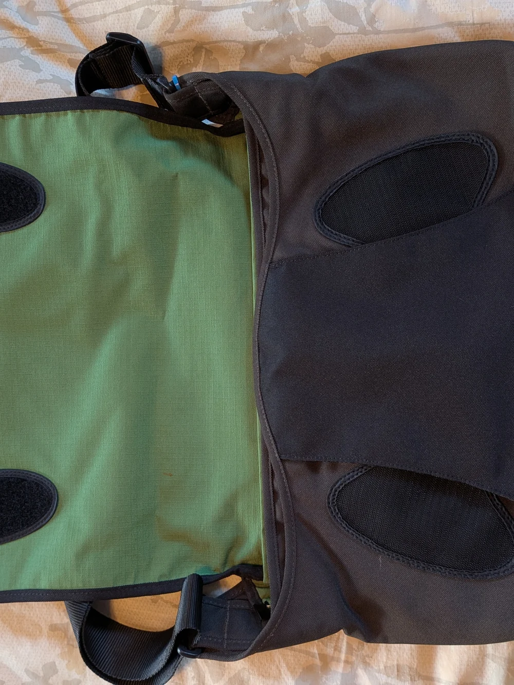 Black Crumpler Messenger Bag - Everyday Commuter